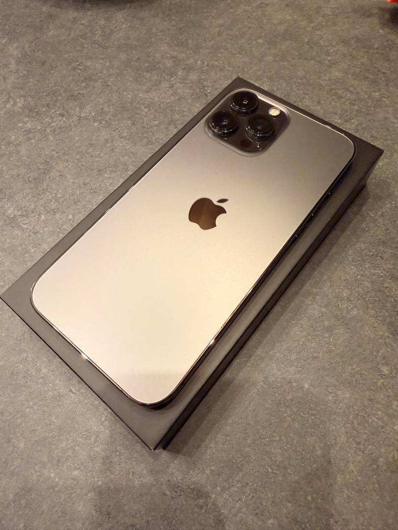 スマートフォン本体 tomotomo 山口真弘の電子書籍タッチアンドトライ】6.8型見開き表示が可能な2画面