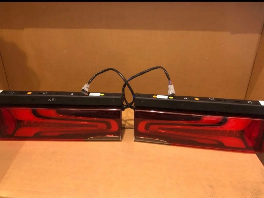 三菱ふそう大型テールランプスーパーグレート シーケンシャル動作確認済み fj5144_ab.jpg